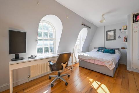 London E3 Studio for sale