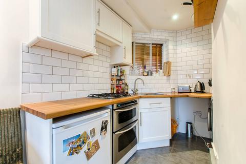 Evelyn House, Greatorex Street... 2 bed flat for sale
