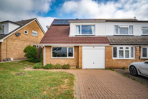 Lightsfield, Oakley, Basingstoke... 4 bed semi