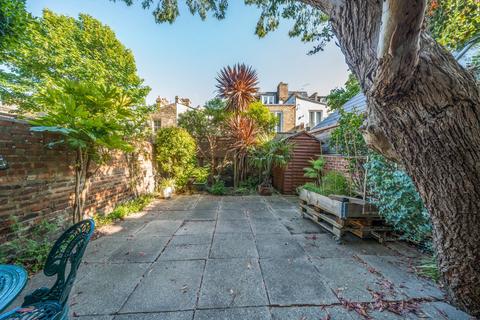 Greyhound Road, Hammersmith, London, W6 1 bed flat for sale