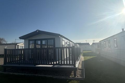 Golden Beach Caravan Park 2 bed park home for sale