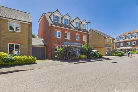 St. Kitts Drive, Eastbourne BN23 3 bed semi