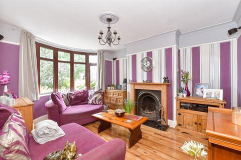 Gladys Avenue, Cowplain... 3 bed semi