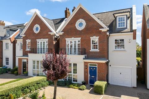 White Lion Gate, Cobham, KT11 4 bed detached house for sale
