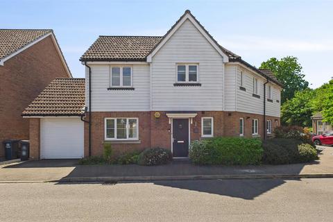 Aldermere Avenue, Cheshunt 3 bed semi
