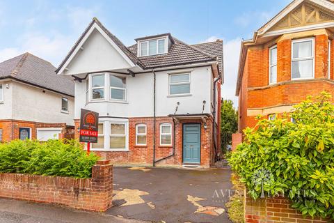 Richmond Park Crescent, Bournemouth BH8 6 bed detached house for sale