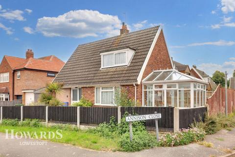 The Avenue, Lowestoft 2 bed detached bungalow for sale