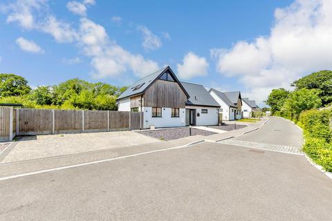 Farley Road, Margate, Kent 3 bed detached house for sale