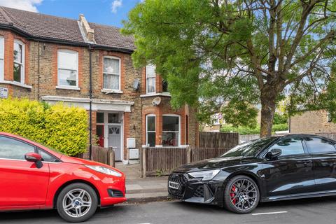 Wycliffe Road, Wimbledon SW19 2 bed maisonette for sale