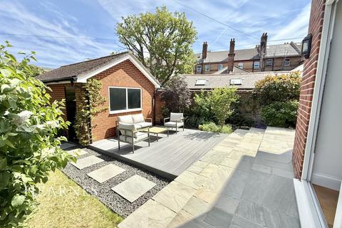 Bryanstone Road, Bournemouth, BH3 2 bed apartment for sale