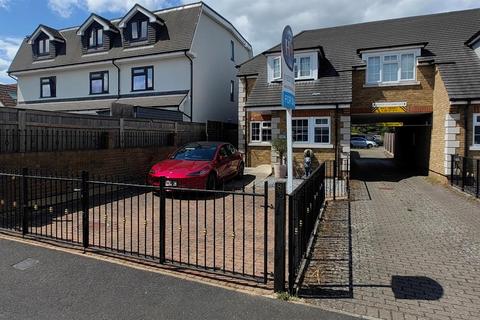 Homefield Road, Walton