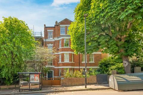 Crouch Hill, London N4 3 bed flat for sale