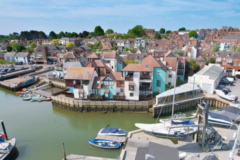 Fishermans Quay, Lymington SO41 2 bed apartment for sale
