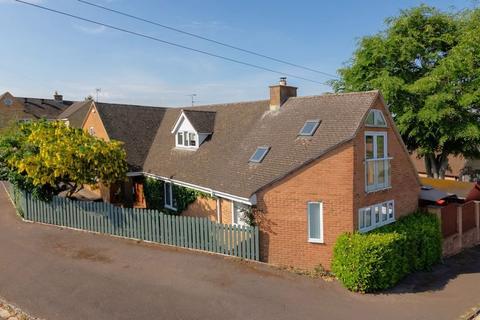 Metcalfe Close, Drayton 4 bed detached house for sale