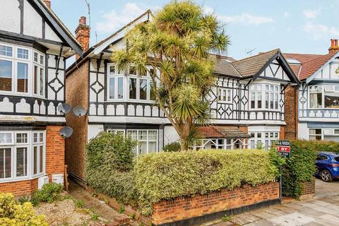 Loveday Road, Ealing, London, W13 9JT 2 bed flat for sale