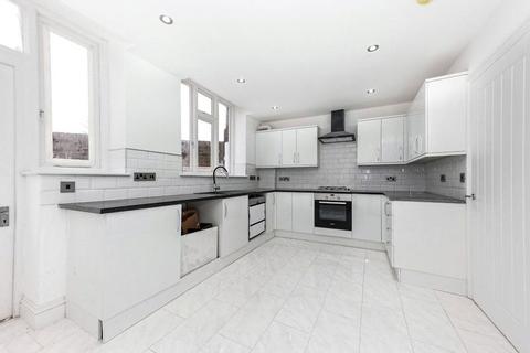 West Street, Kent ME13 4 bed end of terrace house for sale