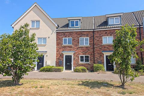 Teasel Close, Bury St. Edmunds IP28 5 bed townhouse for sale