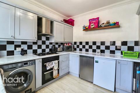 Maesglas Crescent, Newport 3 bed end of terrace house for sale
