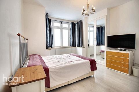 Edgware Way, HA8 4 bed maisonette for sale