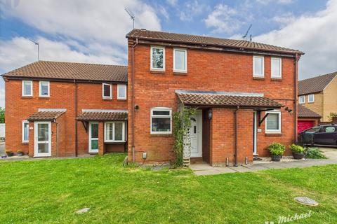 Foster Close, Aylesbury 2 bed terraced house for sale