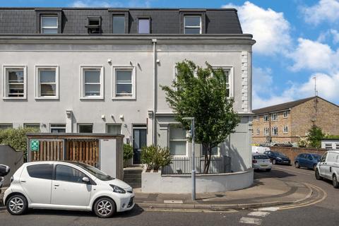 Maple Road, Penge, London, SE20 2 bed flat for sale