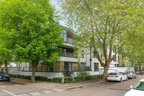 Somerset Road, Teddington TW11 2 bed flat for sale