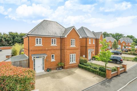 Ewshot Gardens, Ewshot, Farnham, GU10 3 bed detached house for sale