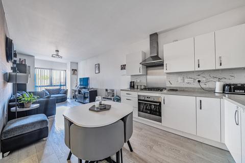 Kellett Street, Uxbridge, Middlesex 2 bed apartment for sale