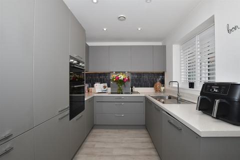 Adams Lane, Snodland ME6 3 bed end of terrace house for sale