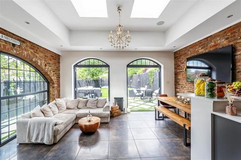 Hill Road, Carshalton Beeches 3 bed detached house for sale