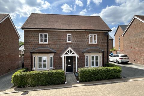 Craftmans Crescent, Burgess Hill RH15 3 bed detached house for sale