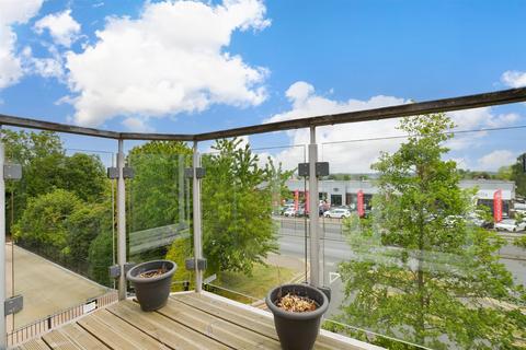 Mornington Road, Woodford Green, Essex 2 bed flat for sale