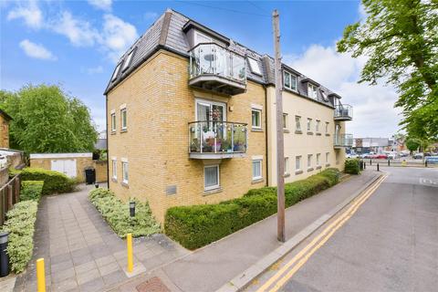 Raine Gardens, Woodford Green IG8 2 bed flat for sale