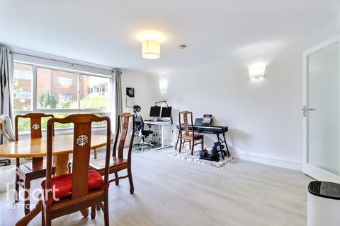 Homefield Park, Sutton 2 bed flat for sale