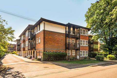 Madeira Road, West Byfleet, KT14 2 bed flat for sale