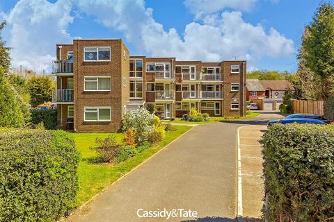 St Johns Court, Harpenden 2 bed flat for sale