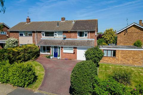 Malvern Road, Aylesbury HP20 5 bed semi
