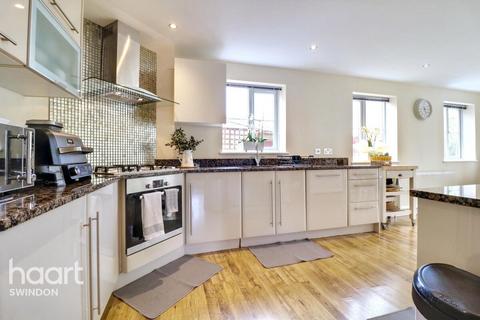 Common Farm, Purton 5 bed detached house for sale