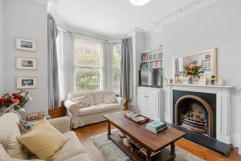 Vardens Road, London 2 bed flat for sale