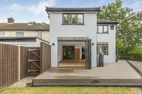 Ringwood Way, Hampton TW12 3 bed detached house for sale