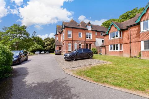 Greentrees, Worthing BN11 2 bed ground floor flat for sale