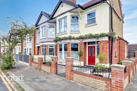 Medora Road, Romford, RM7 7EP 4 bed semi