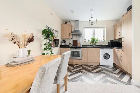 Sinclair Drive, Basingstoke RG21 2 bed flat for sale