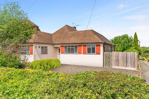 Carew Close, Coulsdon, CR5 1QS 3 bed detached bungalow for sale