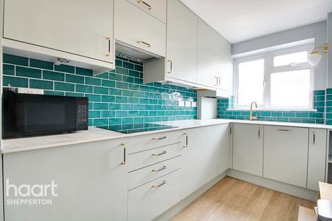 Watersplash Road, Shepperton 2 bed apartment for sale