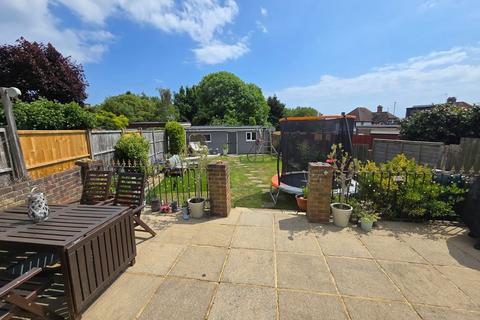Mile Oak Road, West Sussex BN42 3 bed semi
