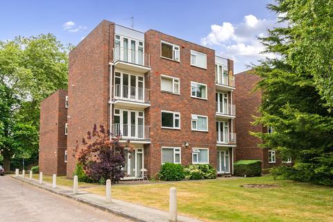 Foxgrove Road, Beckenham, Kent, BR3 2 bed flat for sale