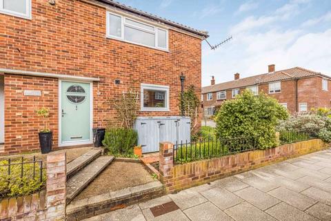 St. Thomas's Court, Old Portsmouth 2 bed ground floor flat for sale