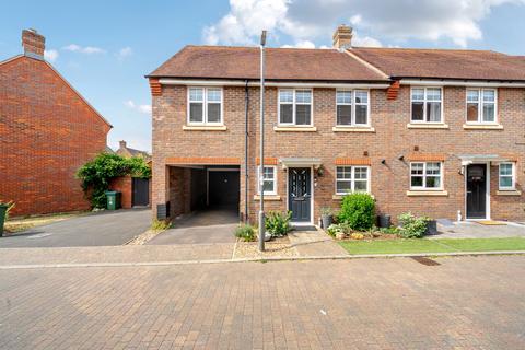 Walnut Tree Close, Buckingham MK18 3 bed semi