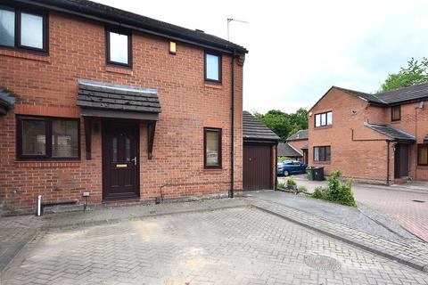 High Bank Close, Leeds, West Yorkshire 2 bed end of terrace house for sale